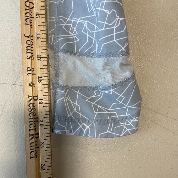 Zella Print Capri Leggings Size Medium - Picture 11 of 11
